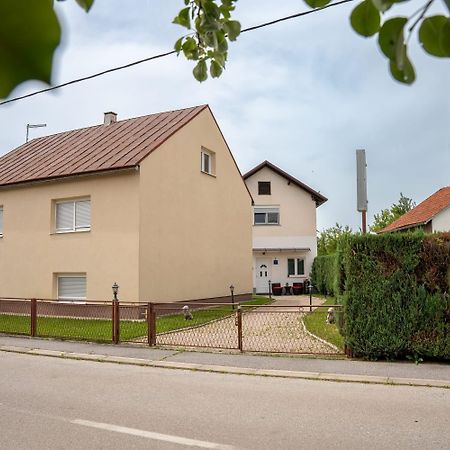 Apartman Mihovil Госпич Экстерьер фото