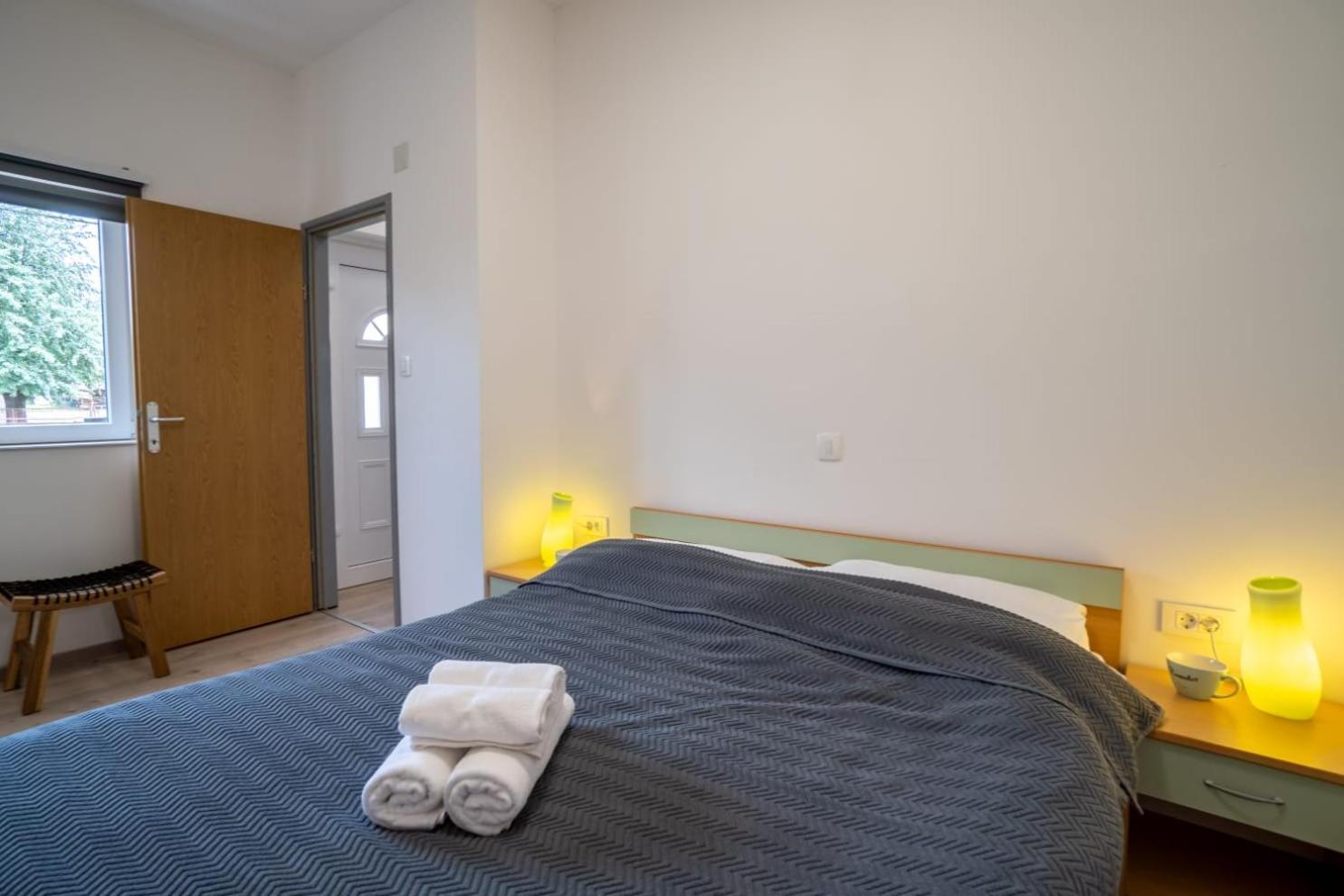 Apartman Mihovil Госпич Экстерьер фото
