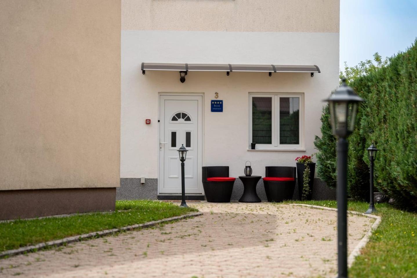 Apartman Mihovil Госпич Экстерьер фото