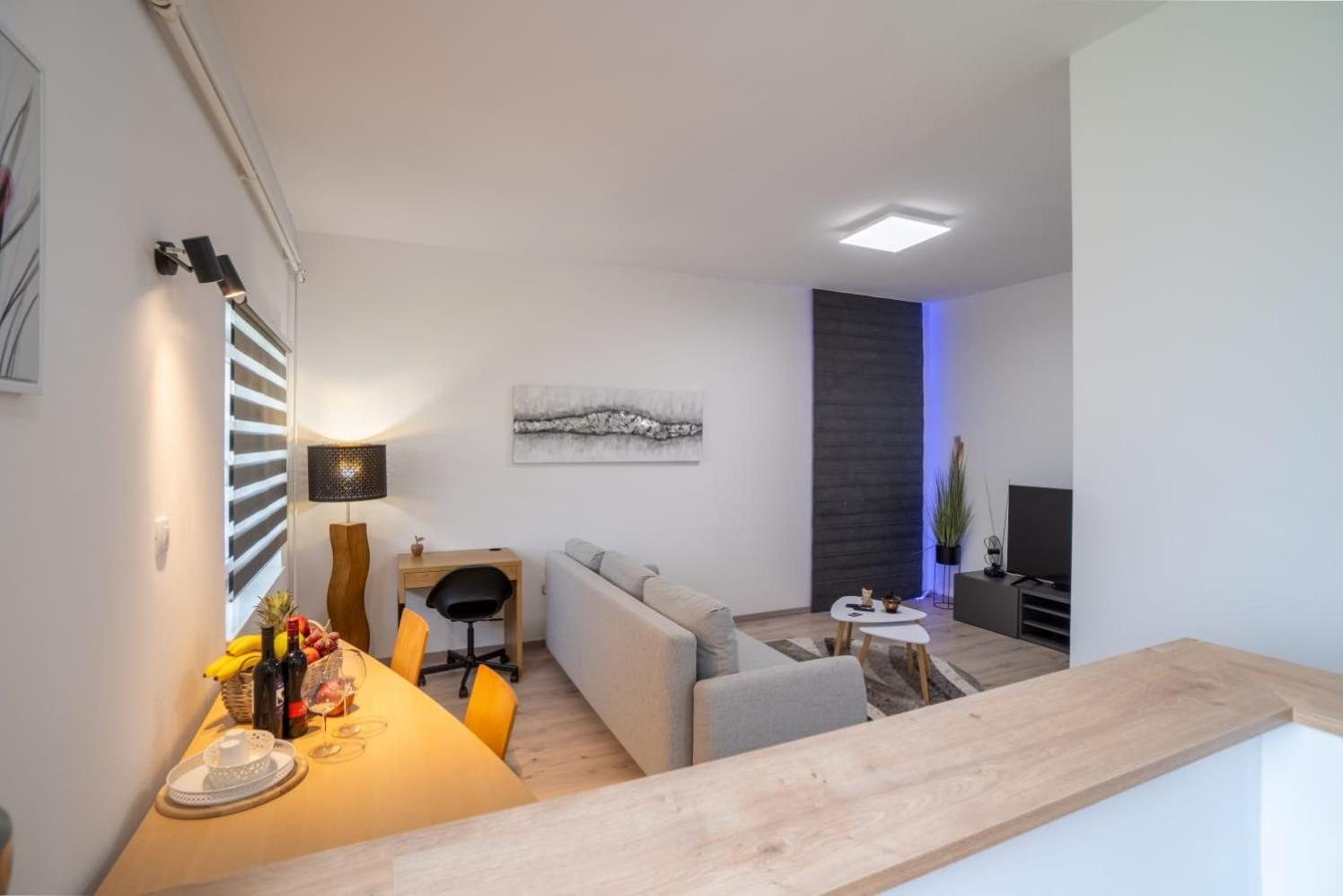 Apartman Mihovil Госпич Экстерьер фото