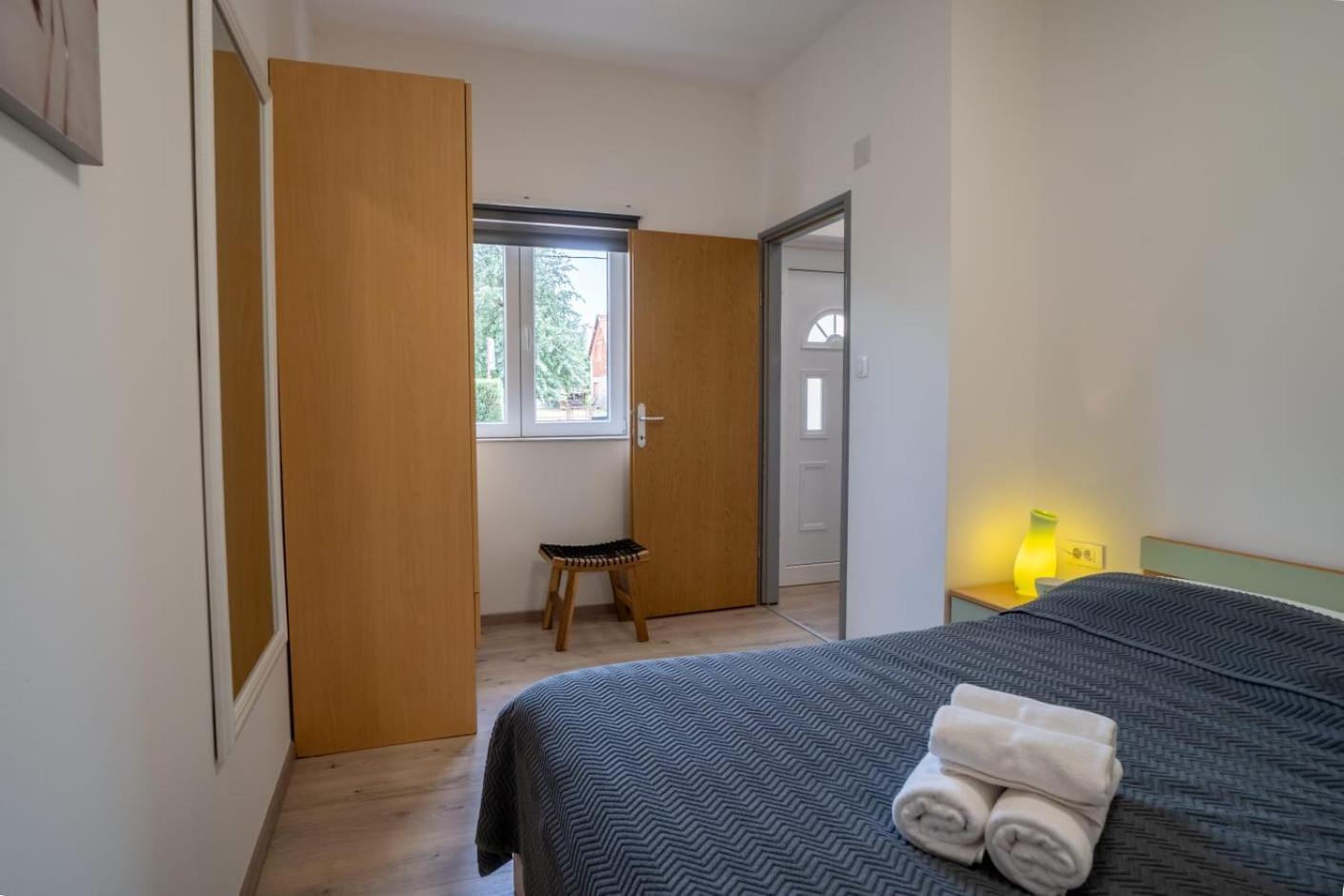 Apartman Mihovil Госпич Экстерьер фото