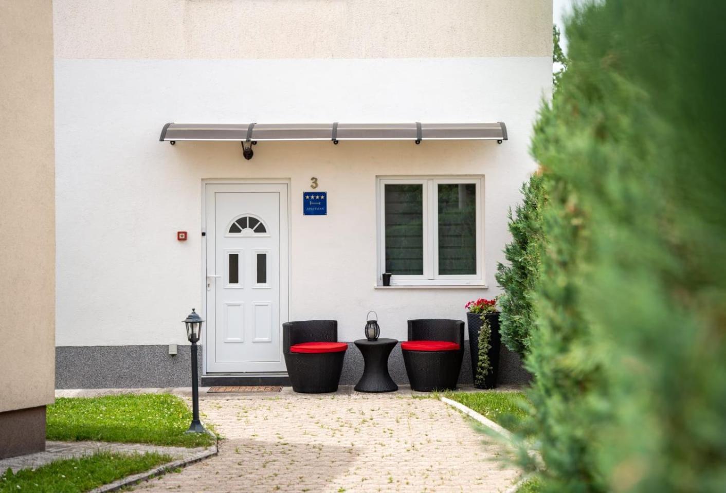 Apartman Mihovil Госпич Экстерьер фото
