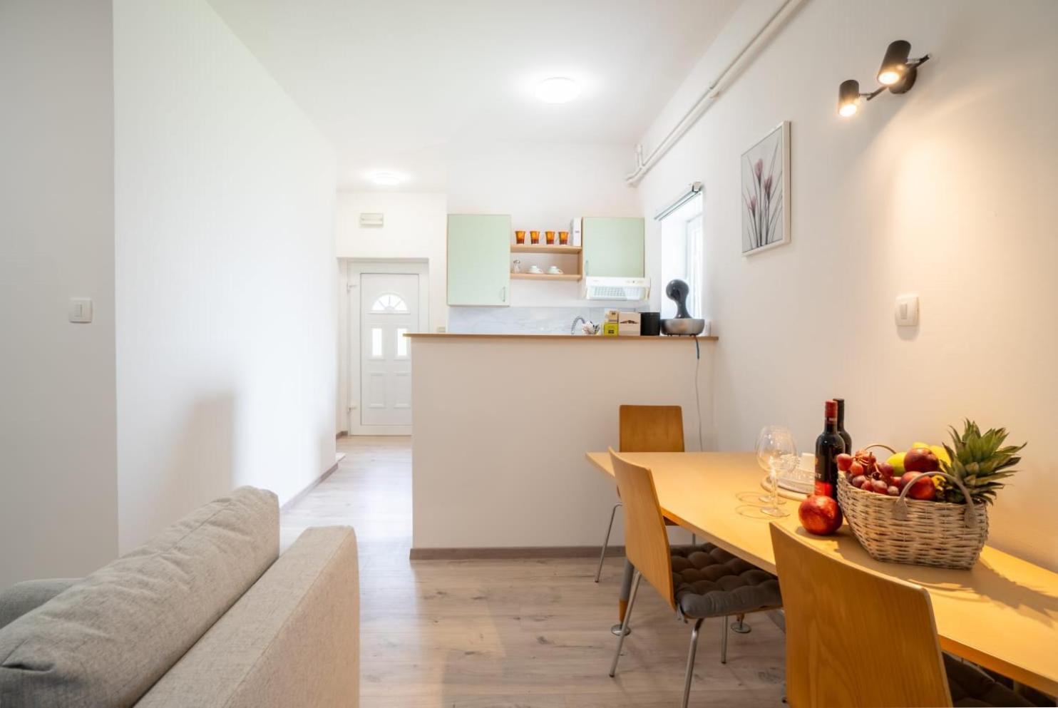 Apartman Mihovil Госпич Экстерьер фото